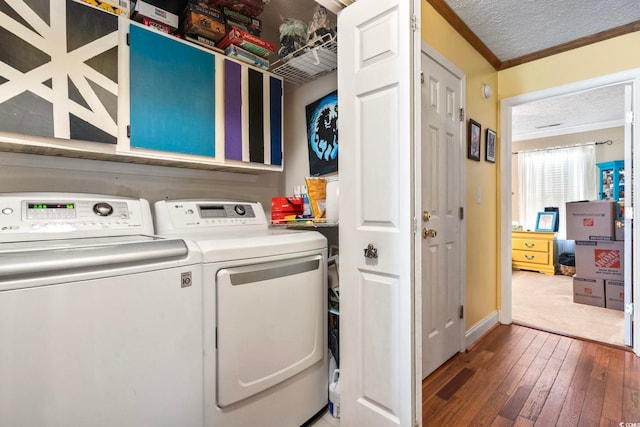 clothes washing area featuring a textured ceiling, crown molding, dark hardwood / wood-style flooring, and independent washer and dryer