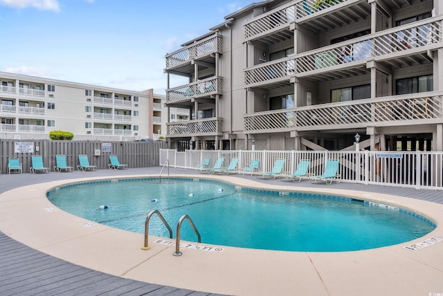 view of swimming pool