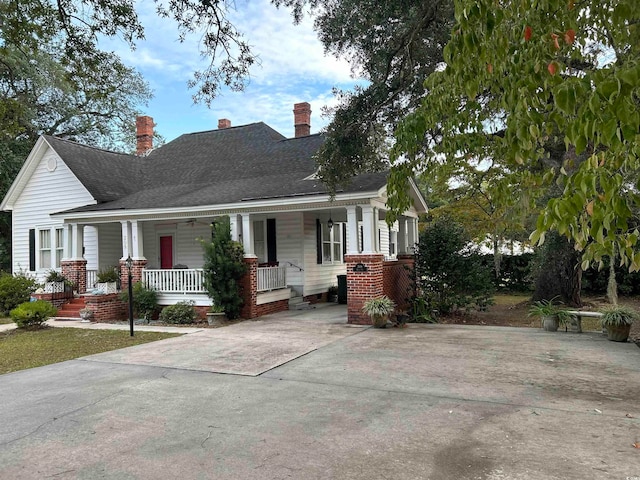 view of front facade with covered porch