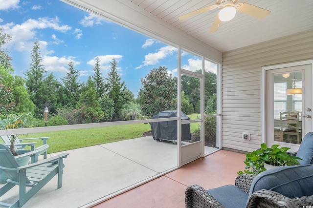 sunroom / solarium featuring ceiling fan