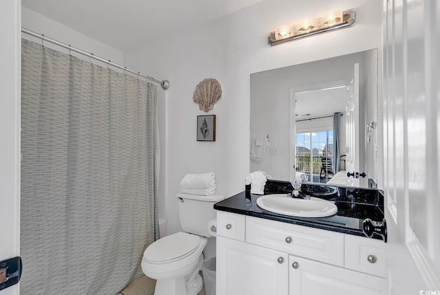 full bathroom with shower / tub combo with curtain, vanity, and toilet