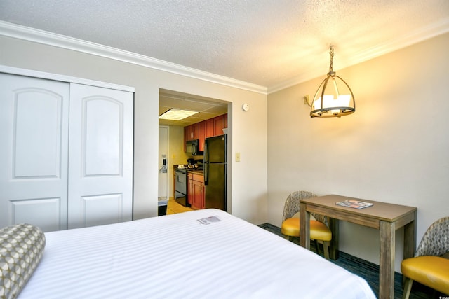 1105 S Ocean Blvd Unit 1044, Myrtle Beach, SC 29577 - bedroom featuring freestanding refrigerator, a textured ceiling, ornamental molding, and a closet