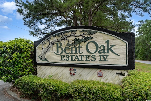 view of community / neighborhood sign