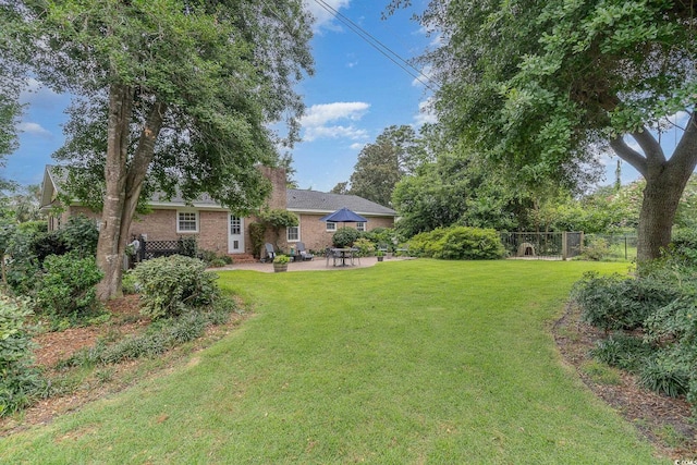 view of yard with a patio