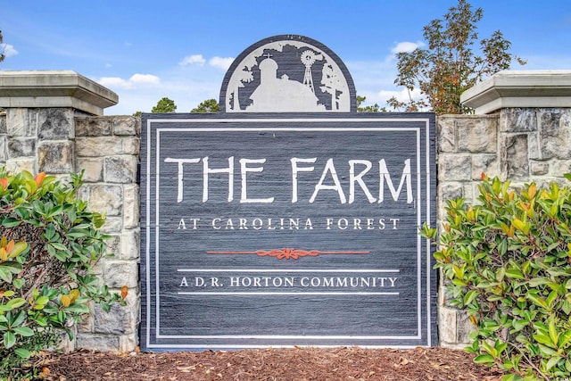 view of community / neighborhood sign