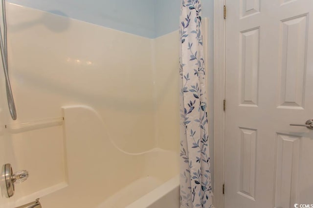 bathroom featuring shower / bath combo with shower curtain