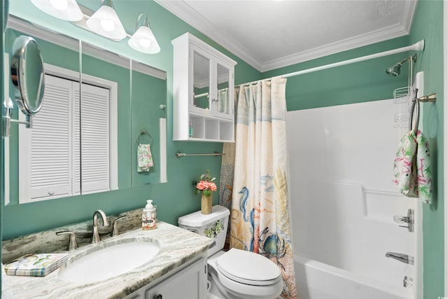 full bathroom with a textured ceiling, crown molding, shower / bath combo with shower curtain, vanity, and toilet