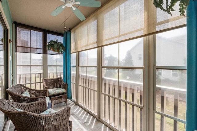 sunroom with ceiling fan