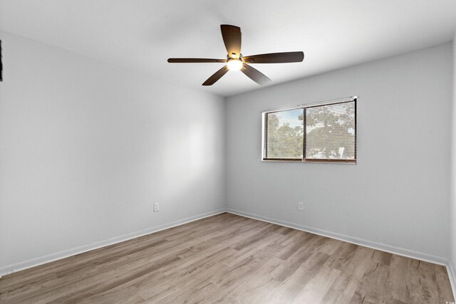 unfurnished room featuring light hardwood / wood-style floors and ceiling fan