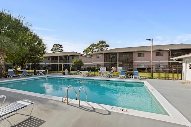 view of swimming pool