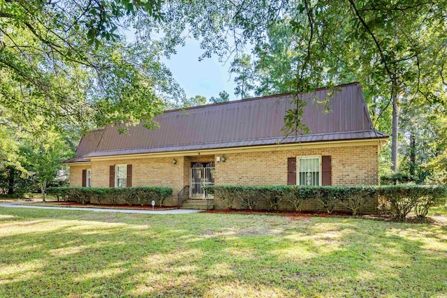 view of front of house with a front yard