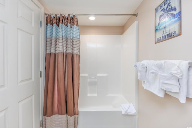 bathroom with shower / bath combo