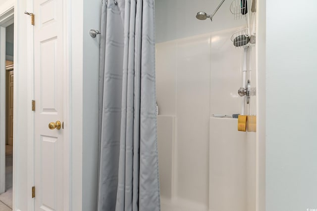 bathroom featuring curtained shower