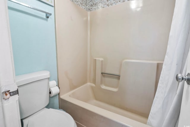 bathroom featuring toilet and shower / tub combo with curtain