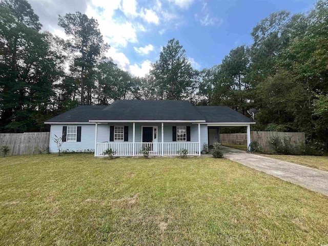 ranch-style house featuring a front lawn and covered porch