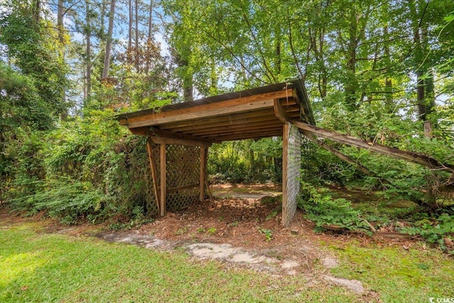 view of yard with a carport