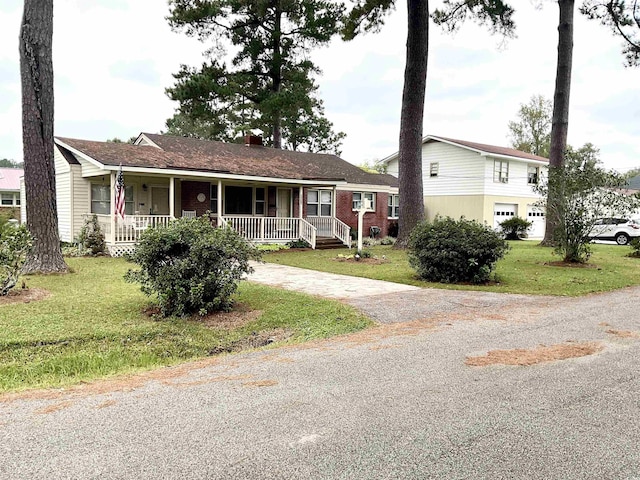 view of front of property featuring a front lawn and covered porch