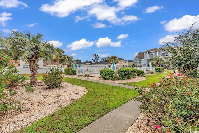 view of property's community featuring a lawn