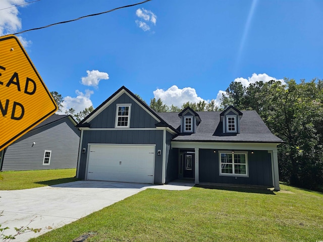 view of front of home featuring a front lawn and covered porch