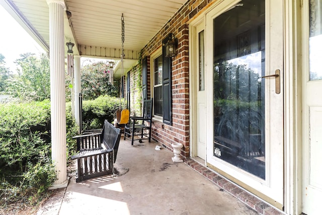 view of side of property featuring a lawn and a garage