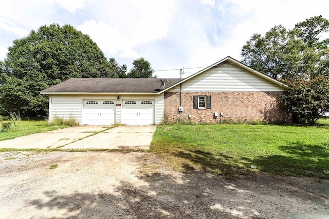 view of front of home with a front yard and a garage