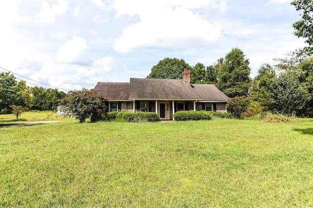 view of front of property with a front lawn