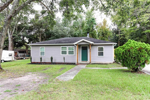 ranch-style house featuring a front lawn