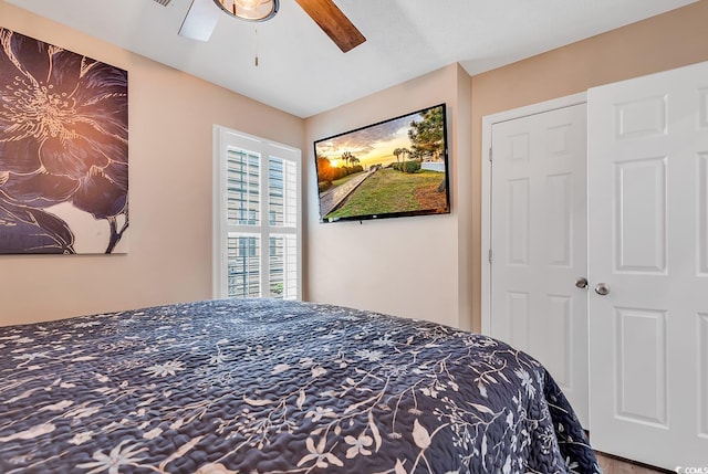 bedroom featuring ceiling fan