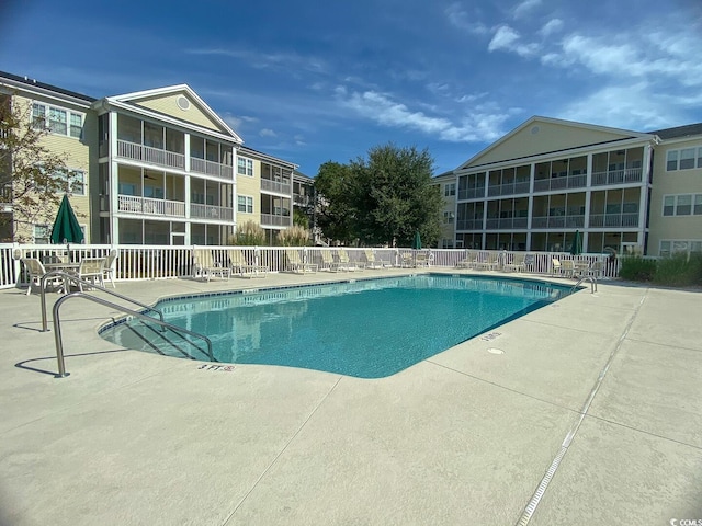 view of swimming pool featuring a patio