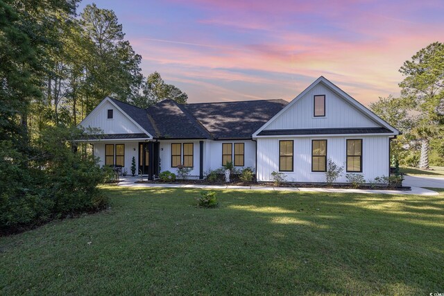 1886 Southwood Dr, Myrtle Beach, SC 29575 - modern inspired farmhouse featuring roof with shingles and a front yard
