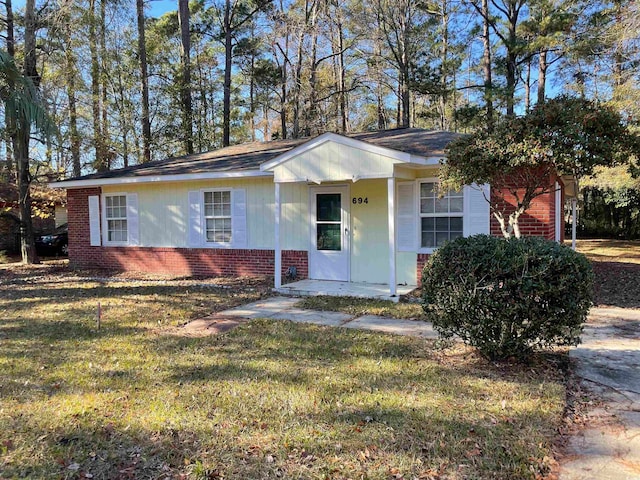 view of front of home featuring a front yard