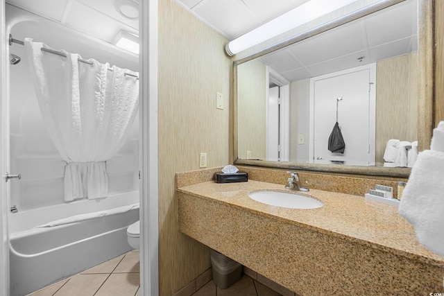 full bathroom featuring toilet, tile patterned floors, shower / bathtub combination with curtain, and sink