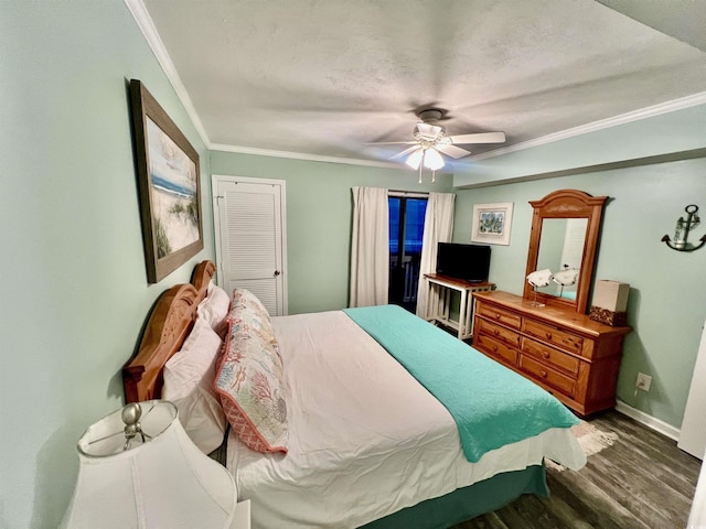 bedroom with baseboards, crown molding, wood finished floors, and a ceiling fan