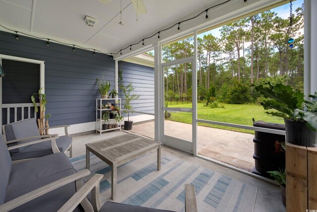 sunroom featuring ceiling fan