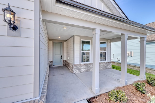 doorway to property with covered porch