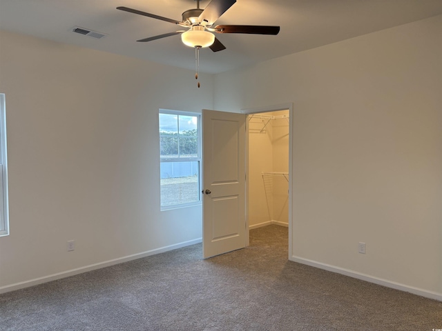 carpeted empty room featuring ceiling fan