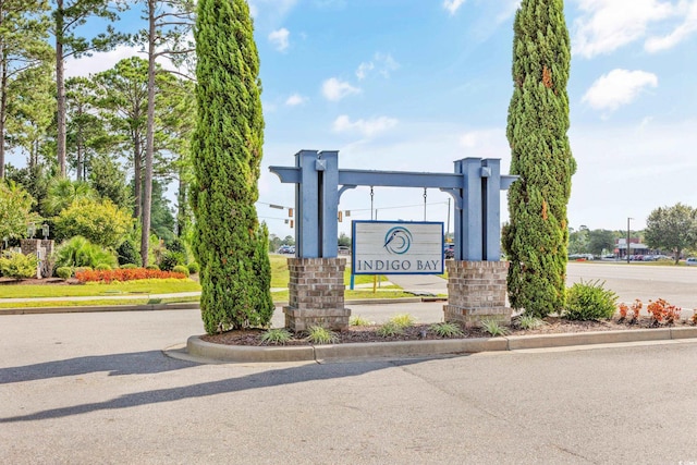 view of community / neighborhood sign