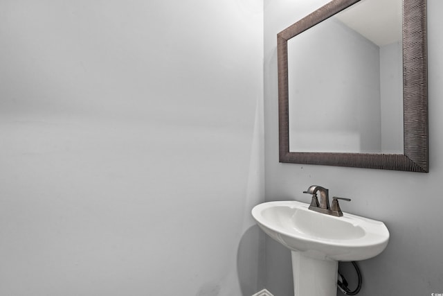 bathroom featuring sink