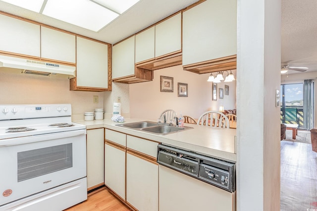 kitchen with ceiling fan, sink, kitchen peninsula, white appliances, and light hardwood / wood-style flooring