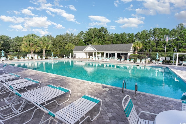 4839 Seabreeze Ln, Myrtle Beach, SC 29579 - community pool with a patio area and fence