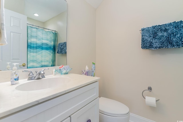 4839 Seabreeze Ln, Myrtle Beach, SC 29579 - bathroom featuring vanity, baseboards, a shower with curtain, and toilet