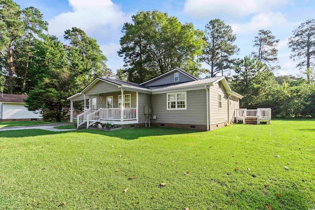 view of front facade with a front lawn and covered porch