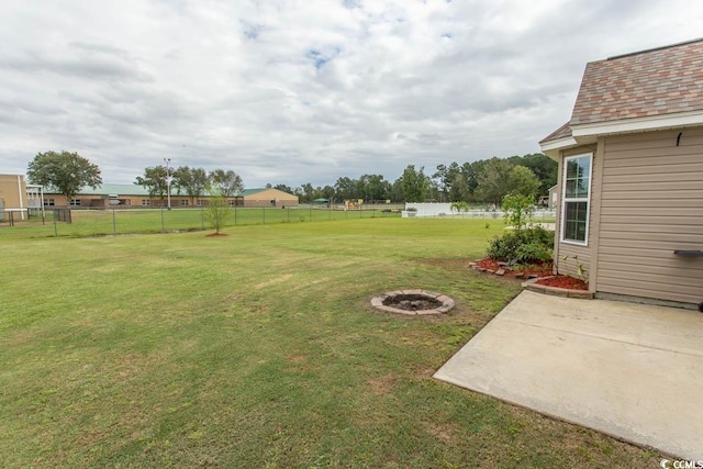 view of yard with a patio