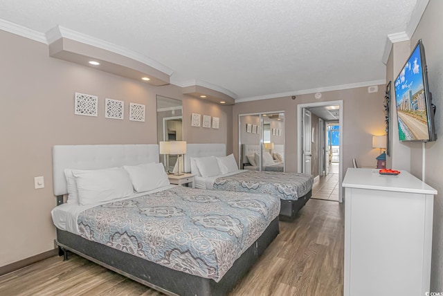 6900 N Ocean Blvd Unit 1040, Myrtle Beach, SC 29572 - bedroom featuring crown molding, wood finished floors, a textured ceiling, recessed lighting, and baseboards