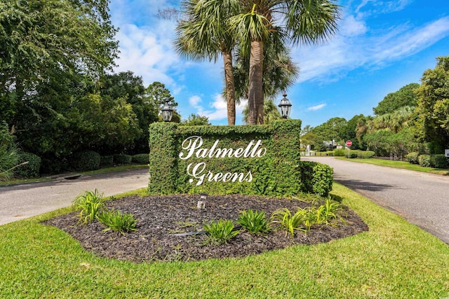 view of community / neighborhood sign