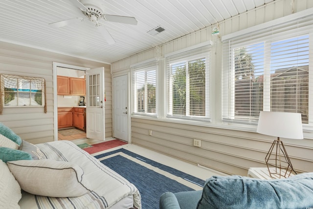 sunroom with ceiling fan