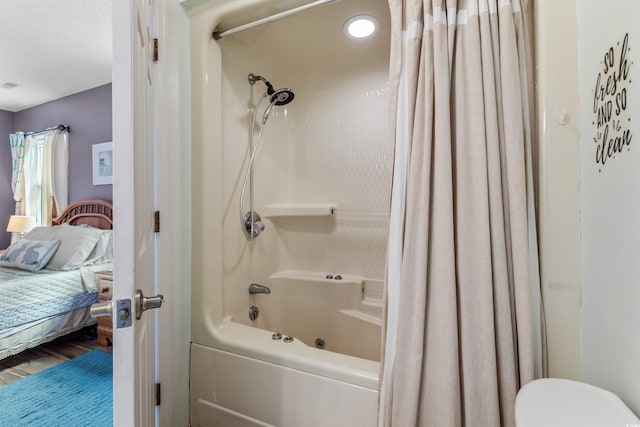 bathroom featuring shower / tub combo