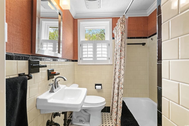 full bathroom featuring crown molding, shower / bathtub combination with curtain, tile walls, and toilet