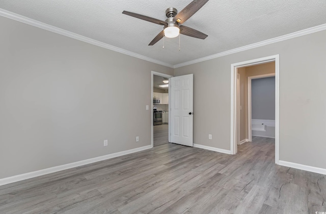 unfurnished bedroom featuring crown molding, a textured ceiling, light hardwood / wood-style floors, and ceiling fan