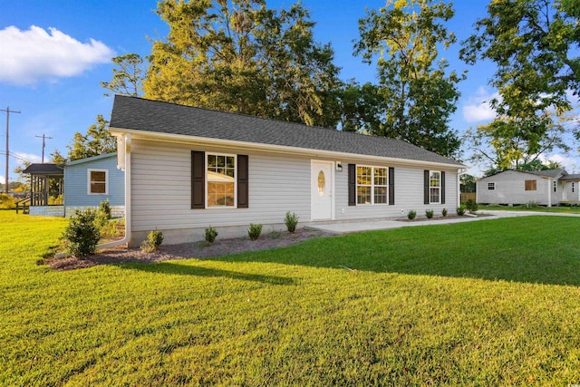 single story home with a front lawn